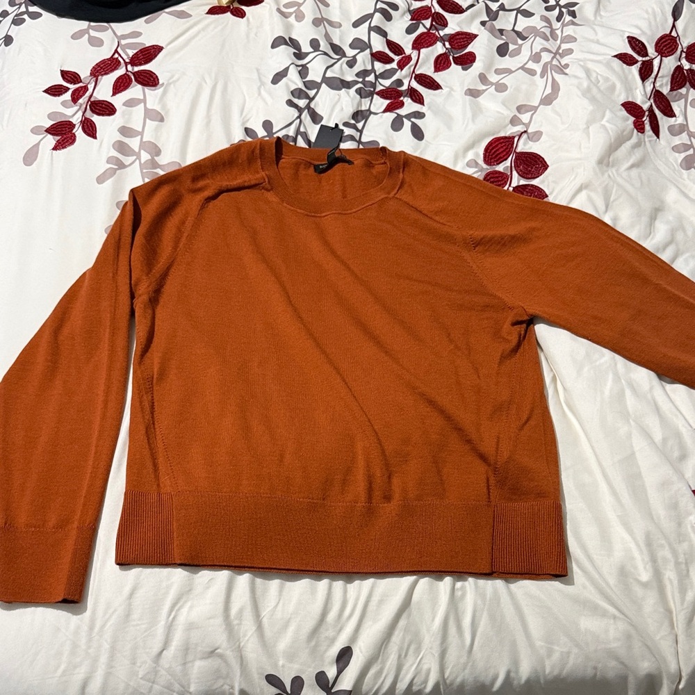 Banana Republic women’s Burnt Orange Crewneck Sweater